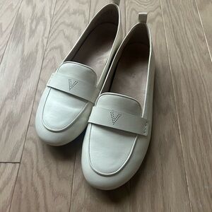 Vionic Tessa Ivory Loafers